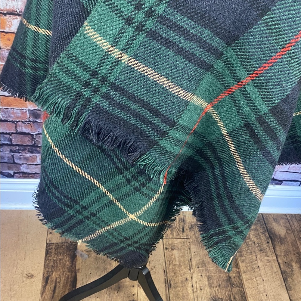 LA Express Acrylic Plaid Tartan Green Navy Versatile Wrap Shawl One Size - Picture 6 of 12